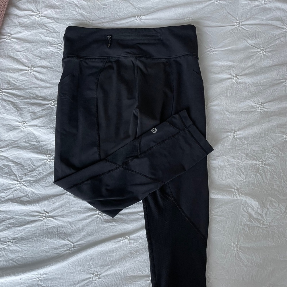 Lululemon black cropped leggings